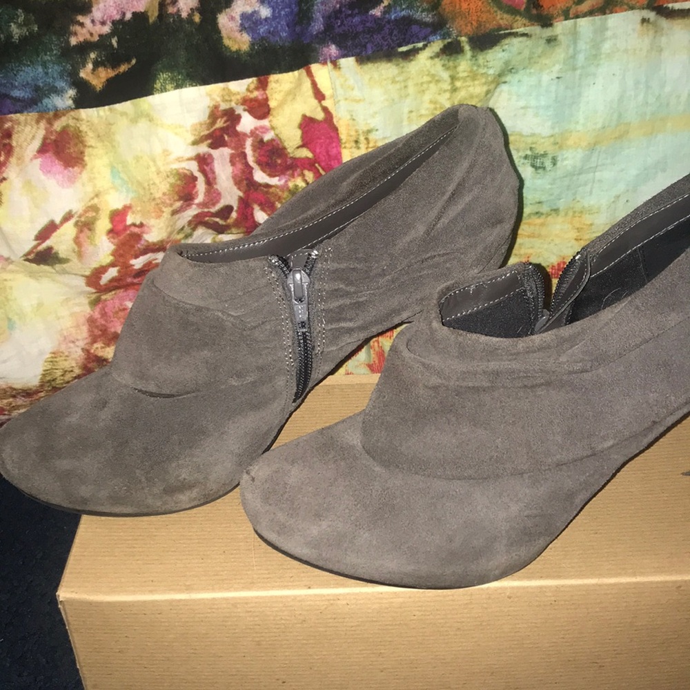 Brown Zip up heels